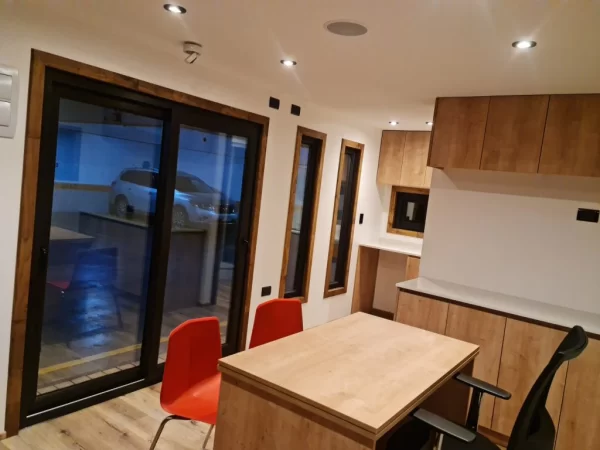 SHOWROOM O OFICINA DE 18M² EN VENTA - Image 2