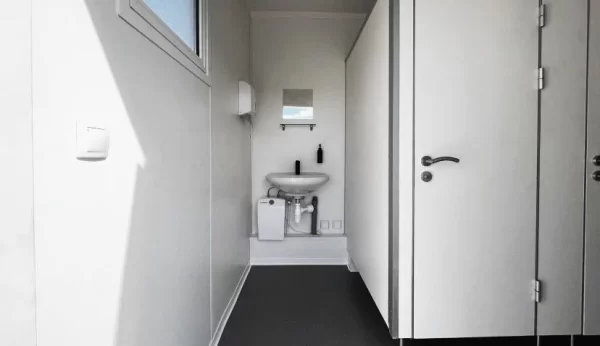 BAÑO PORTÁTIL DE 6,00M X 2,50M EN VENTA - Image 2