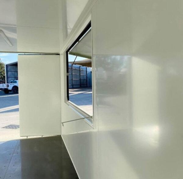 TIENDA CONTENEDOR DE 20X8 PIES - VERDE MILITAR