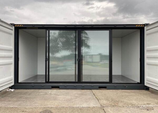 TIENDA CONTENEDOR DE 20X8 PIES PUERTA DE VIDRIO