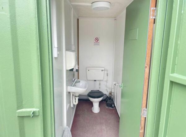 VESTIDOR Y DUCHA DE 12 PIES X 8 PIES EN VENTA CABO ROJO, PUERTO RICO