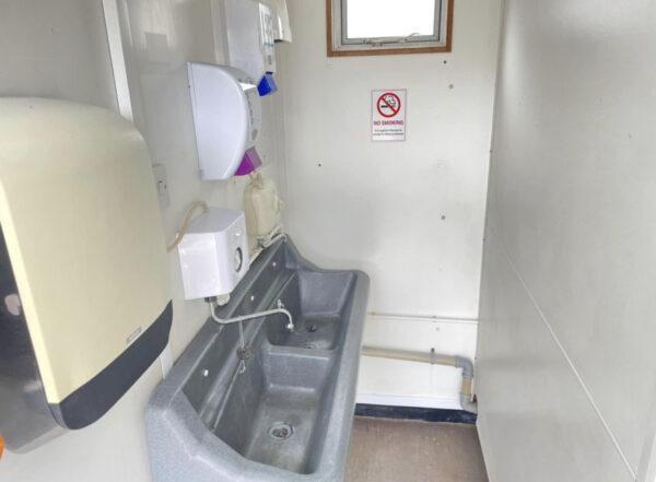 VESTIDOR Y DUCHA DE 12 PIES X 8 PIES EN VENTA GUAYNABO, PUERTO RICO