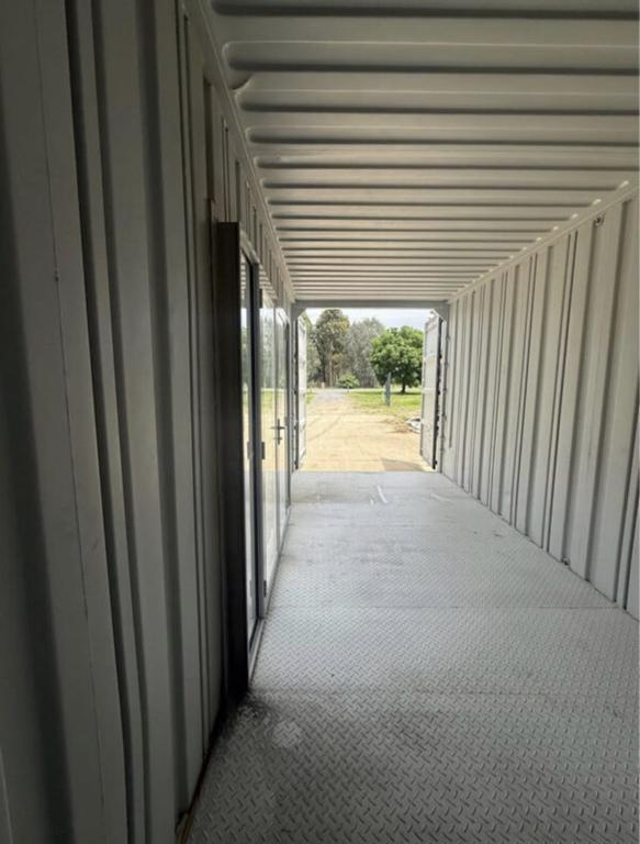 OFICINA CONTENEDOR 20 PIES HIGH TOP CON PUERTA COMERCIAL EN VENTA UTUADO, PUERTO RICO