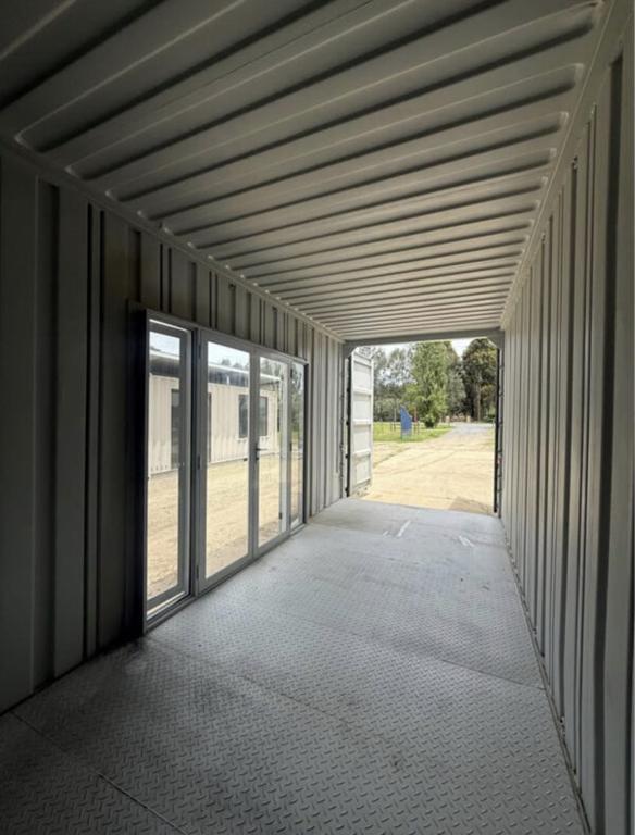 OFICINA CONTENEDOR 20 PIES HIGH TOP CON PUERTA COMERCIAL EN VENTA SAN JUAN, PR