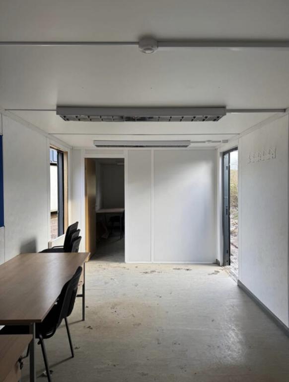 VENTA DE OFICINA PORTÁTIL ANTI VANDÁLICA DE 32FT X 10FT