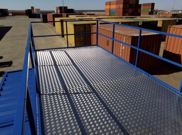 TIENDA CONTENEDOR DE 20 PIES CON TERRAZA EN TECHO EN SAN JUAN