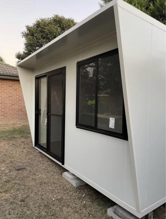 OFICINA MODULAR 2.4 X 4.0 METROS AISLADA